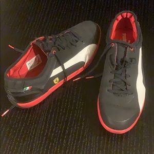 Puma Ferrari logo red and black light weight 10.5